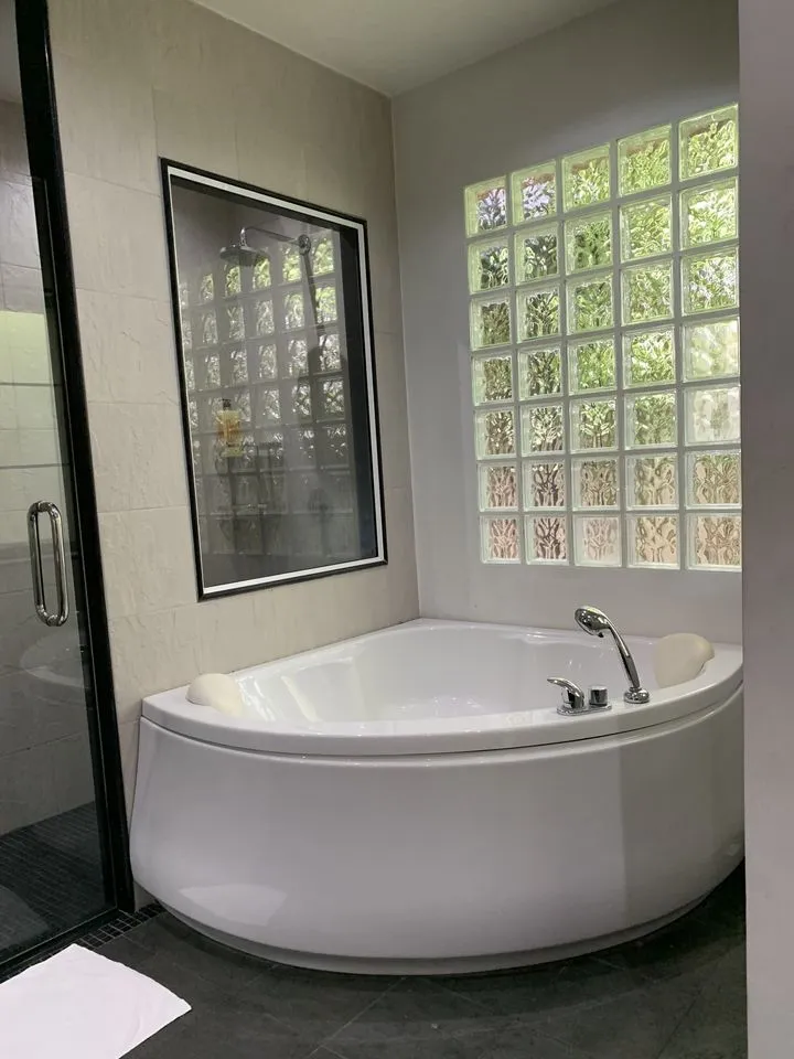 Gorgeous 5 bedroom with large gardens in Rawai — Thumbnail 2