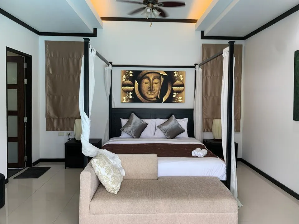 Gorgeous 5 bedroom with large gardens in Rawai — Thumbnail 11