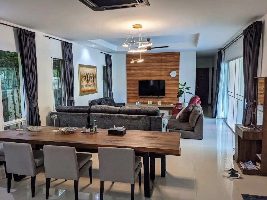 Gorgeous 5 bedroom with large gardens in Rawai — Thumbnail 17