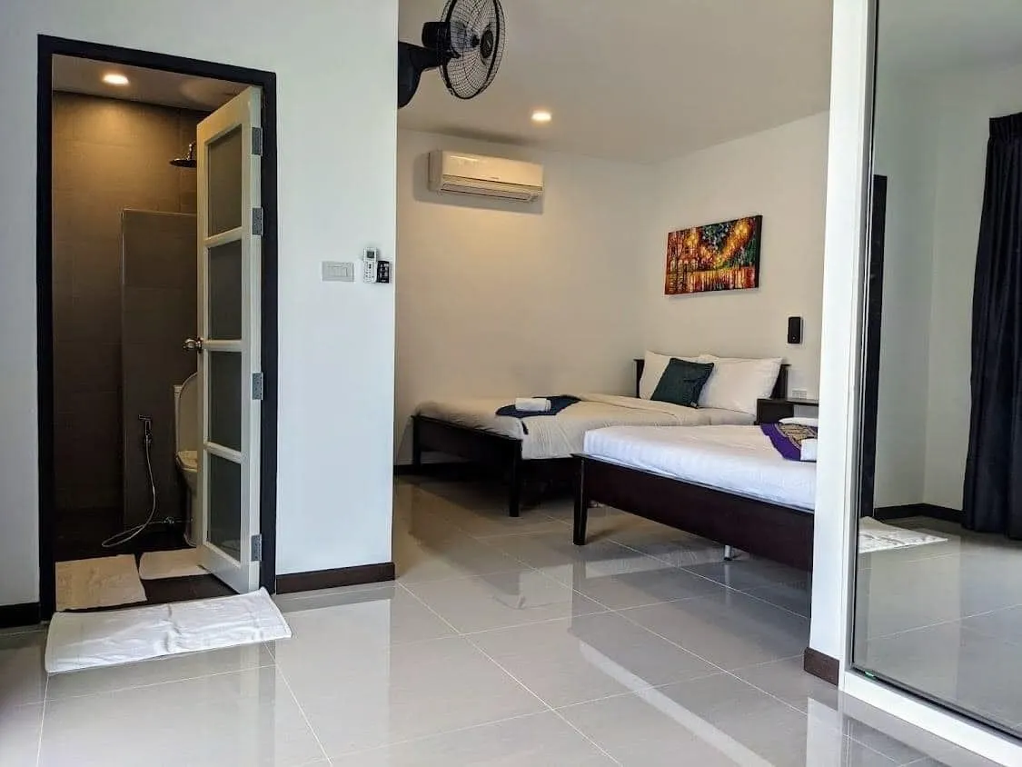 Gorgeous 5 bedroom with large gardens in Rawai — Thumbnail 19