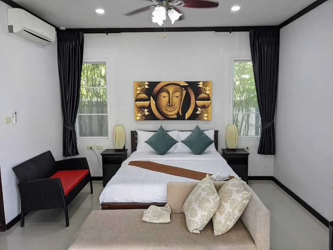 Gorgeous 5 bedroom with large gardens in Rawai — Thumbnail 20