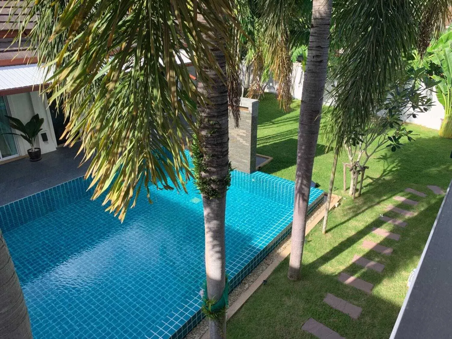 Gorgeous 5 bedroom with large gardens in Rawai — Thumbnail 25