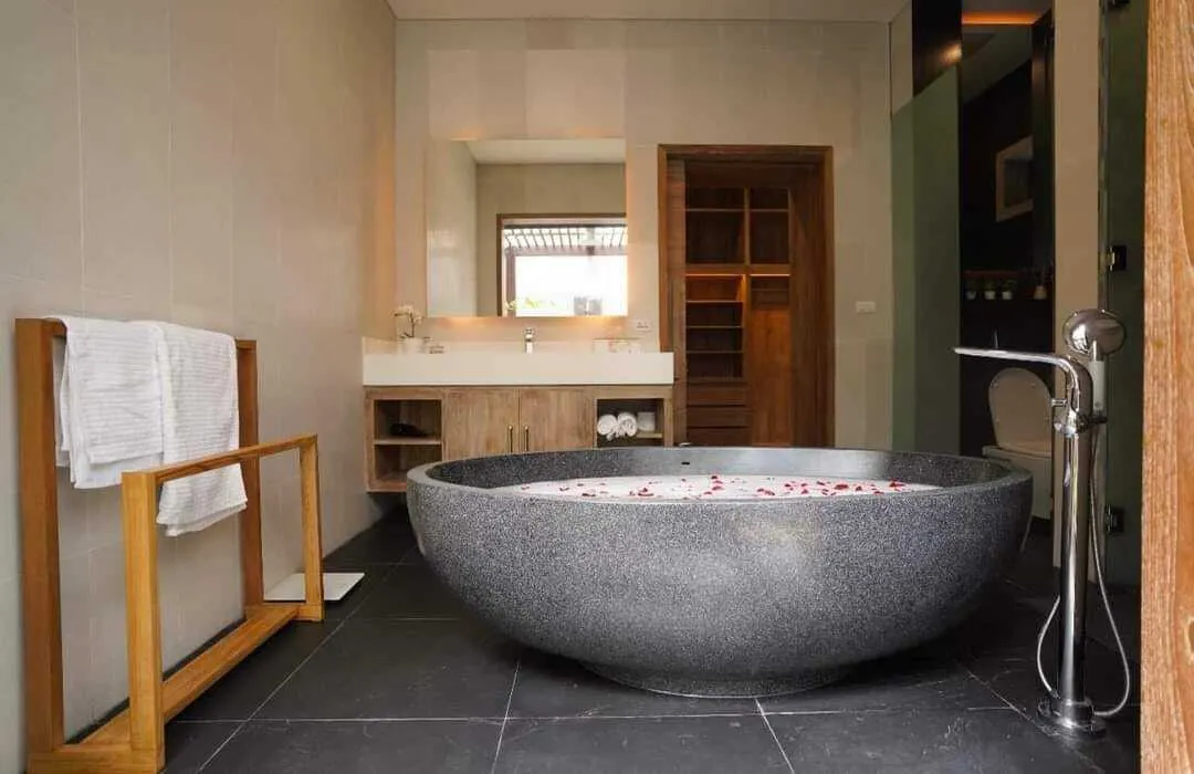 Luxury 5-Bedroom Villa with Private Pool for rent in Choeng Thale — Thumbnail 2