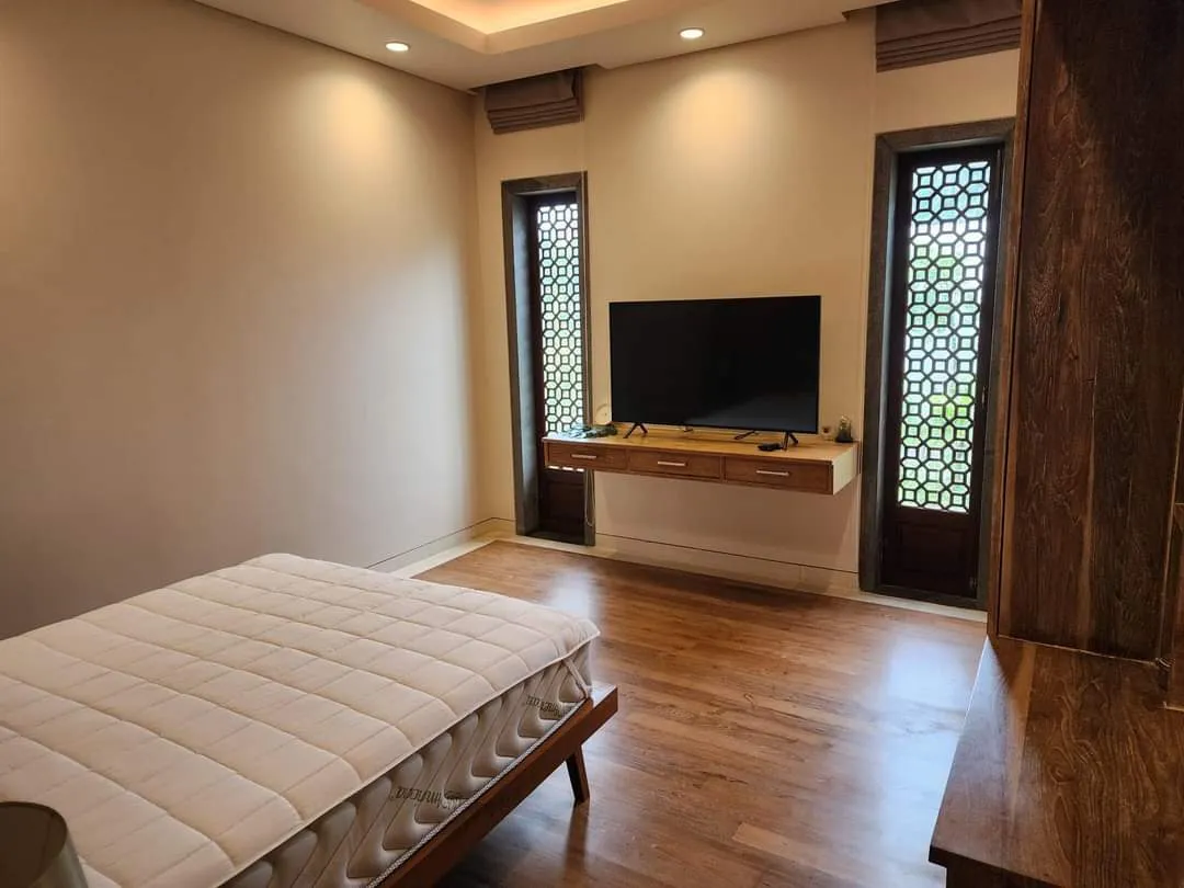 Luxury 5-Bedroom Villa with Private Pool for rent in Choeng Thale — Thumbnail 3
