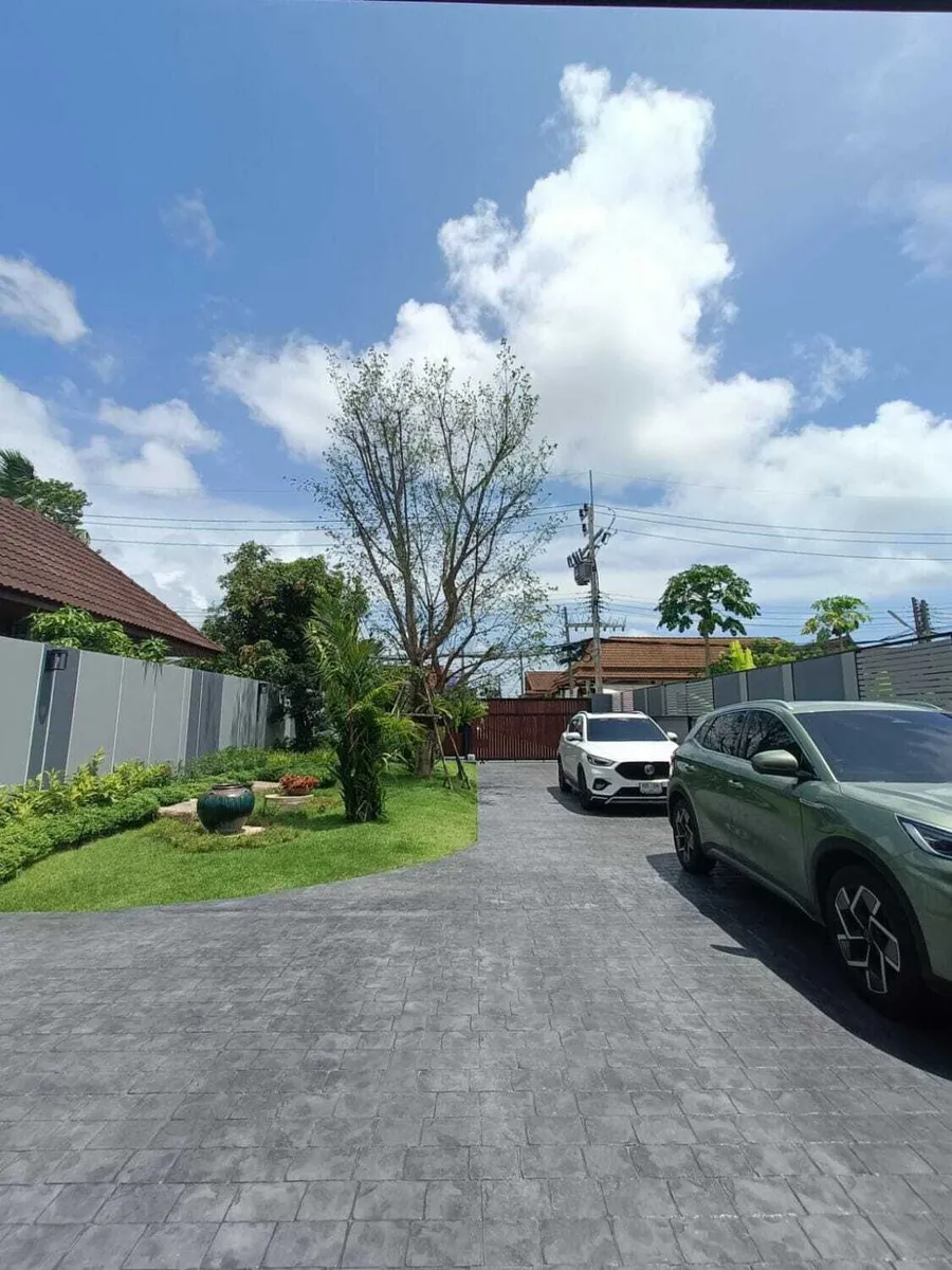 Modern 4 bedroom villa with private pool in Choeng Thale — Thumbnail 3