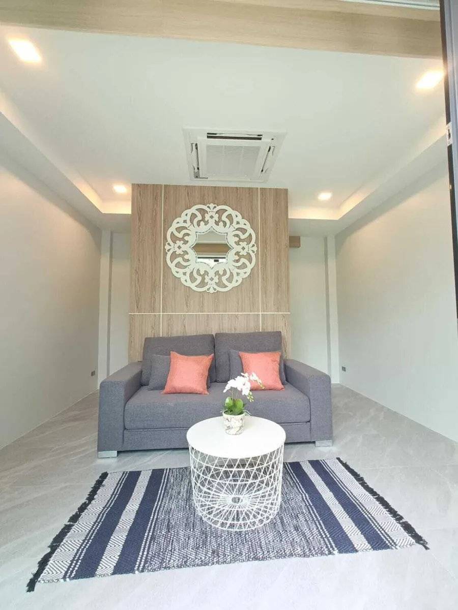 Modern 4 bedroom villa with private pool in Choeng Thale — Thumbnail 15