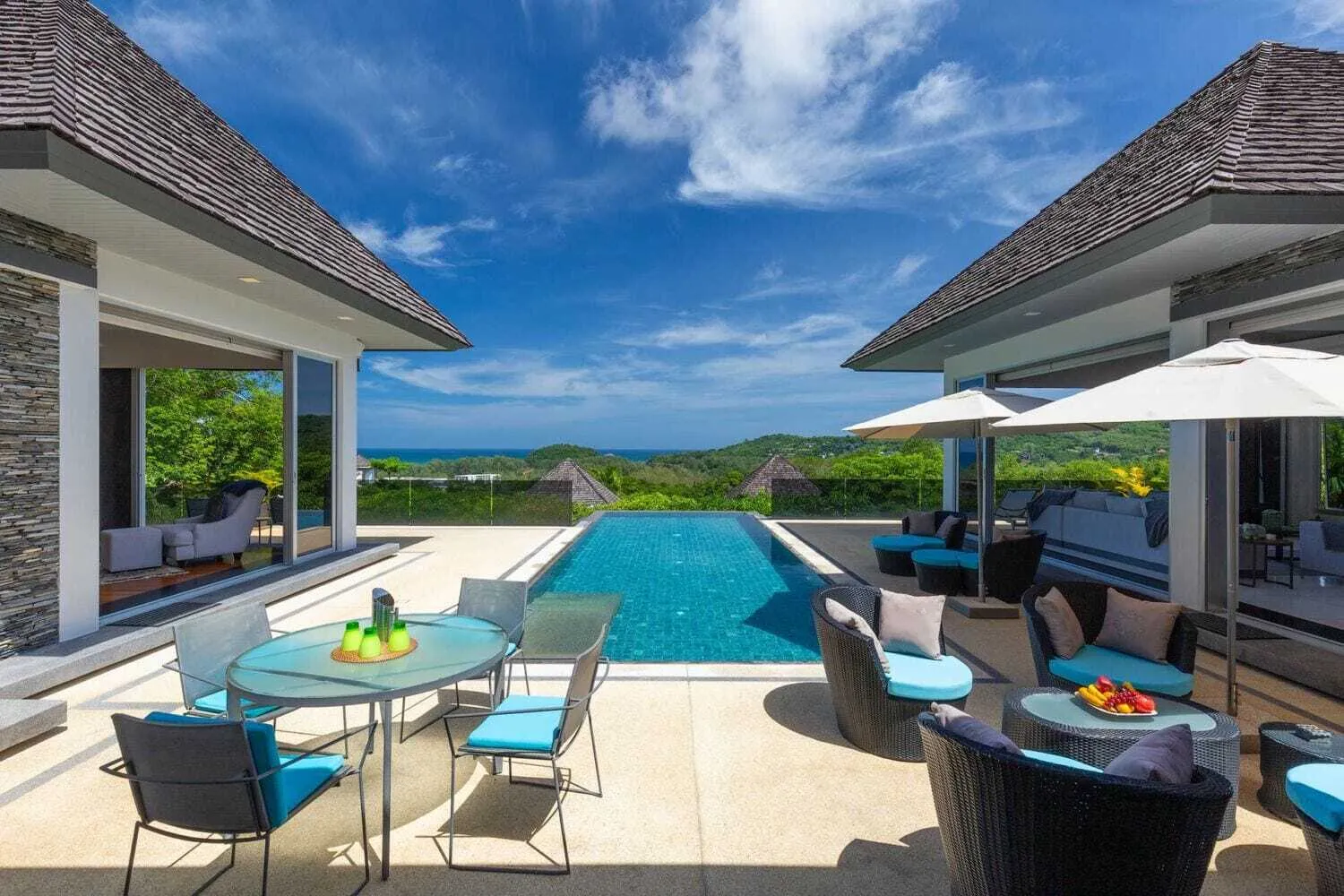 Sea View villa with 5  bedrooms for sale in Layan Beach — Thumbnail 2