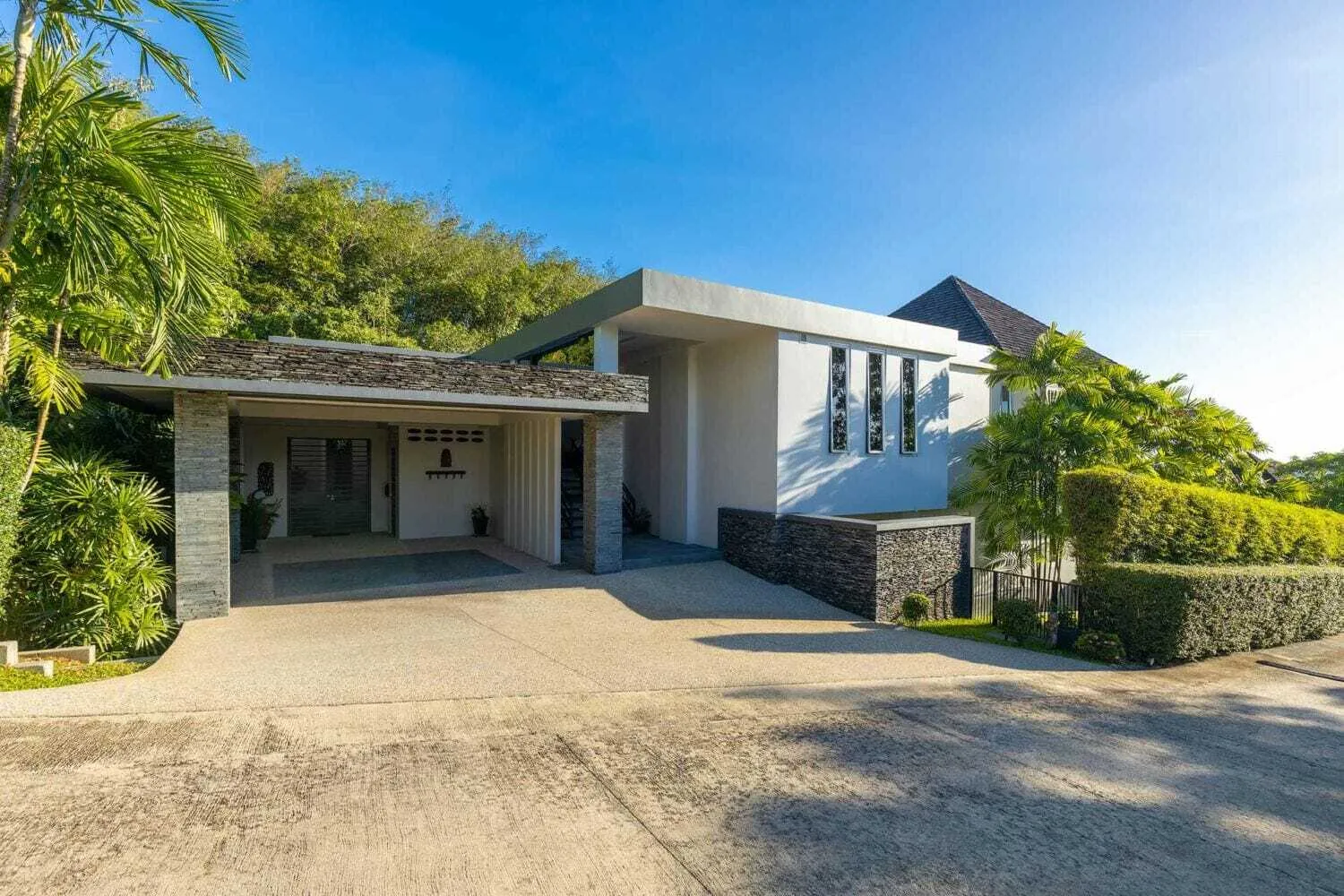 Sea View villa with 5  bedrooms for sale in Layan Beach — Thumbnail 6