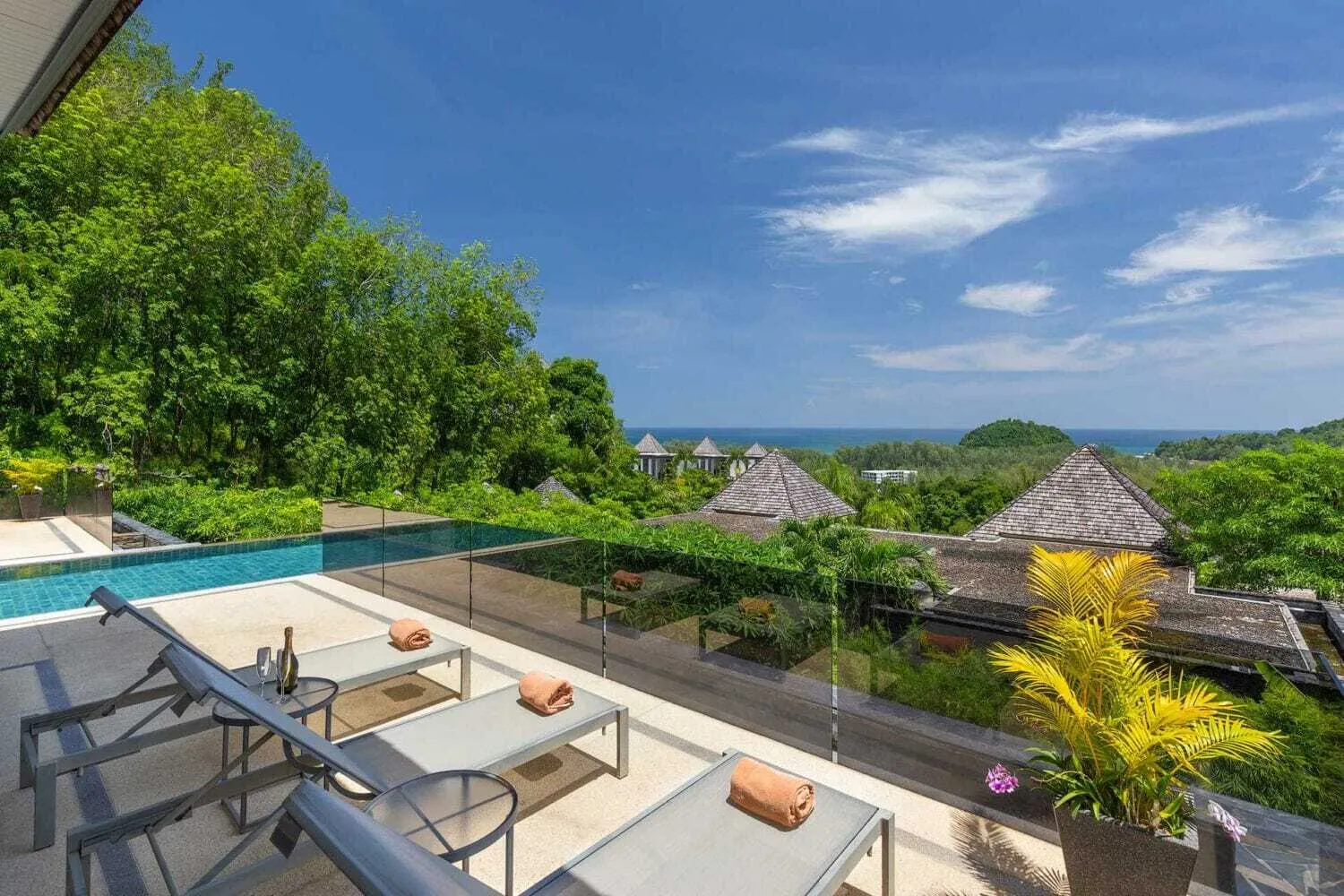 Sea View villa with 5  bedrooms for sale in Layan Beach — Thumbnail 7