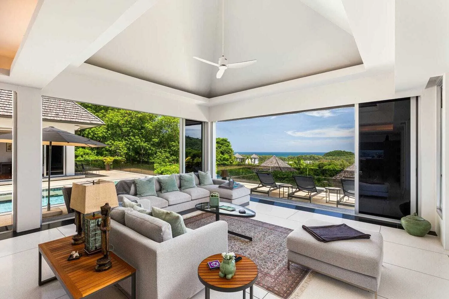 Sea View villa with 5  bedrooms for sale in Layan Beach — Thumbnail 9