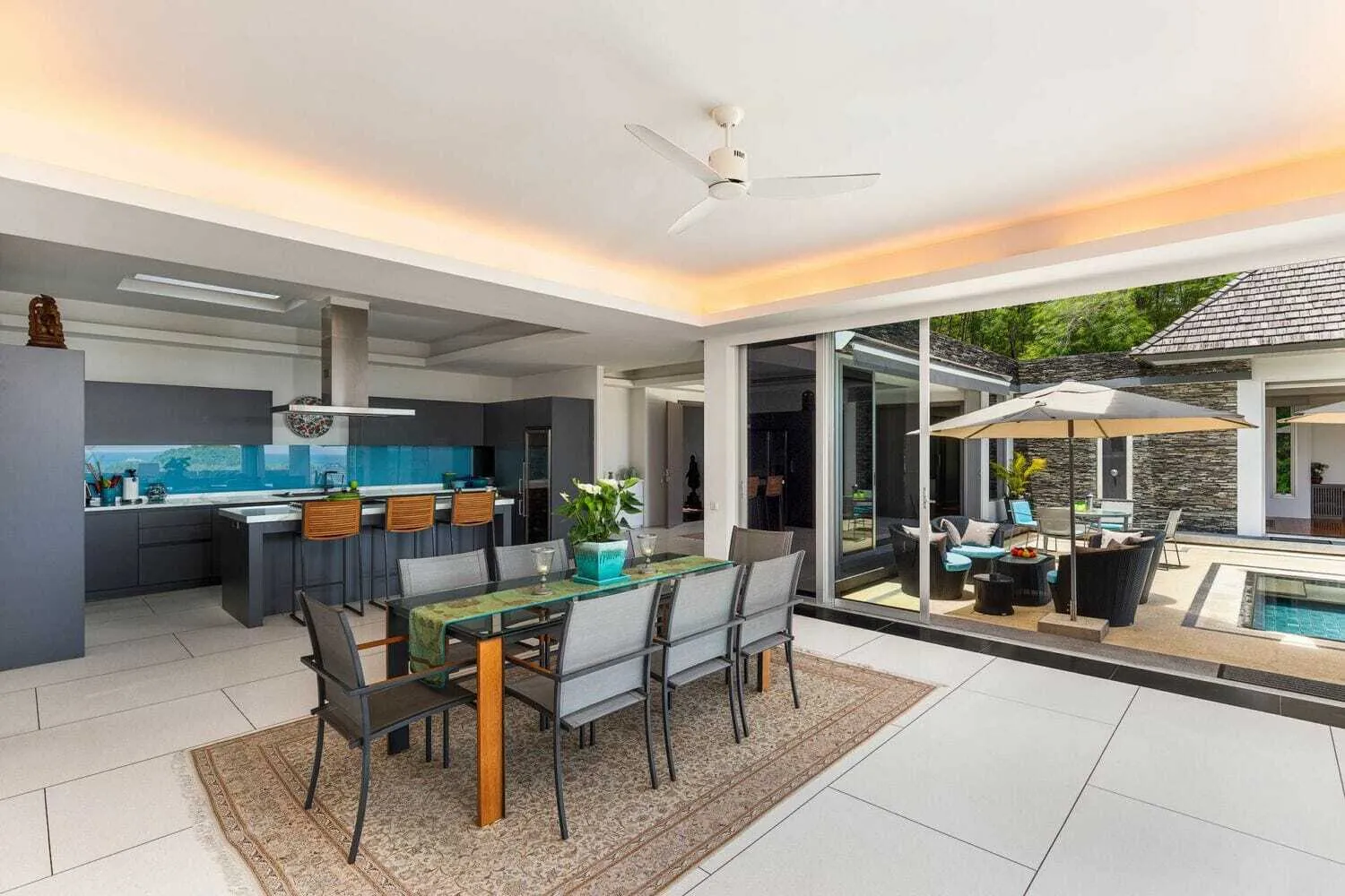Sea View villa with 5  bedrooms for sale in Layan Beach — Thumbnail 11