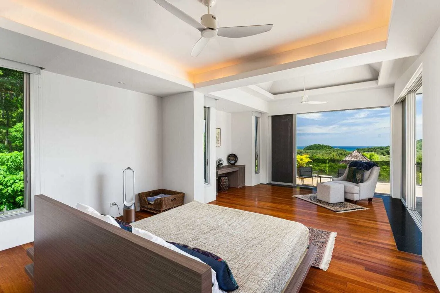 Sea View villa with 5  bedrooms for sale in Layan Beach — Thumbnail 12