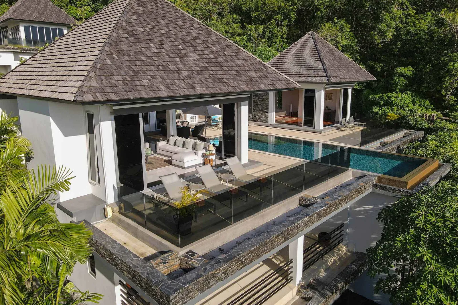 Sea View villa with 5  bedrooms for sale in Layan Beach — Thumbnail 22