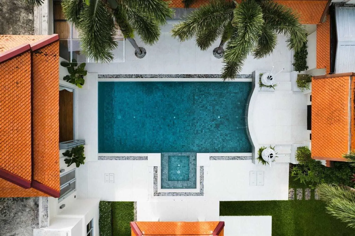 Private pool villa with 5 bedrooms for resale in Cherngtalay,Phuket — Thumbnail 3