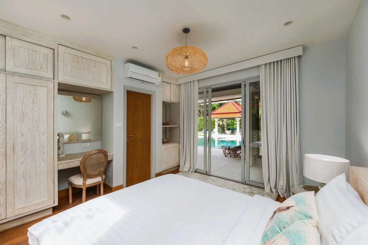 Private pool villa with 5 bedrooms for resale in Cherngtalay,Phuket — Thumbnail 8