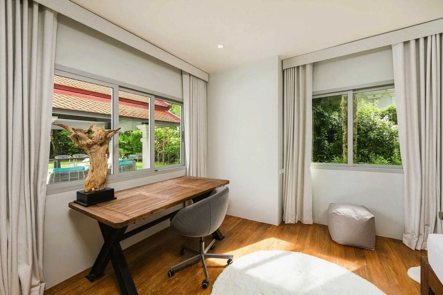 Private pool villa with 5 bedrooms for resale in Cherngtalay,Phuket — Thumbnail 9