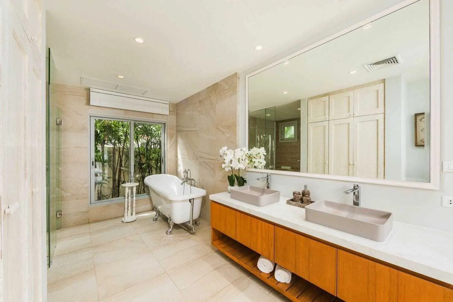 Private pool villa with 5 bedrooms for resale in Cherngtalay,Phuket — Thumbnail 19