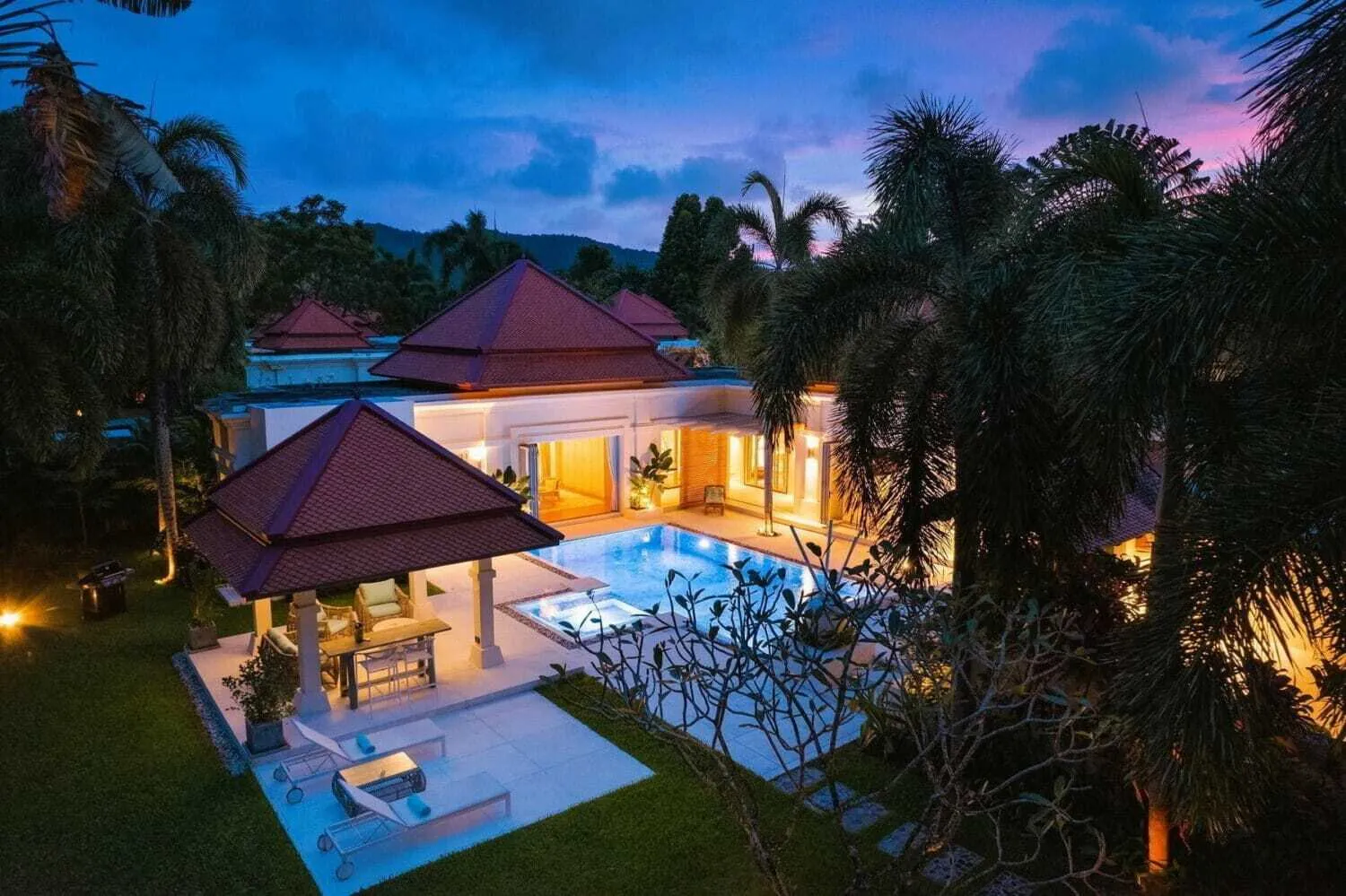 Private pool villa with 5 bedrooms for resale in Cherngtalay,Phuket — Thumbnail 23