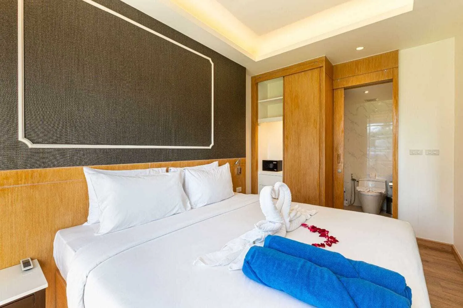 Condominium one bedrooms for resale in Surin beach Phuket — Thumbnail 14