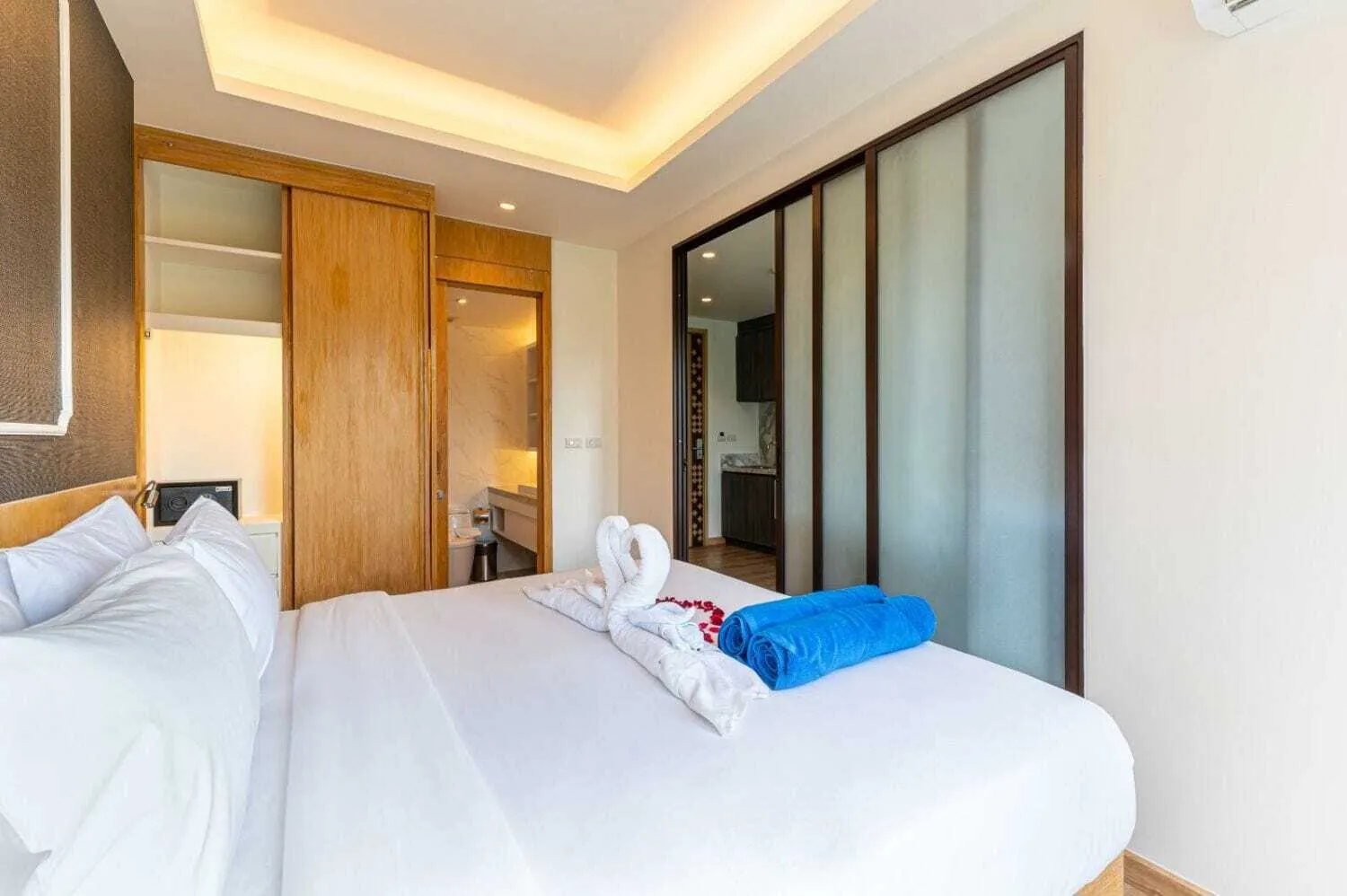 Condominium one bedrooms for resale in Surin beach Phuket — Thumbnail 15
