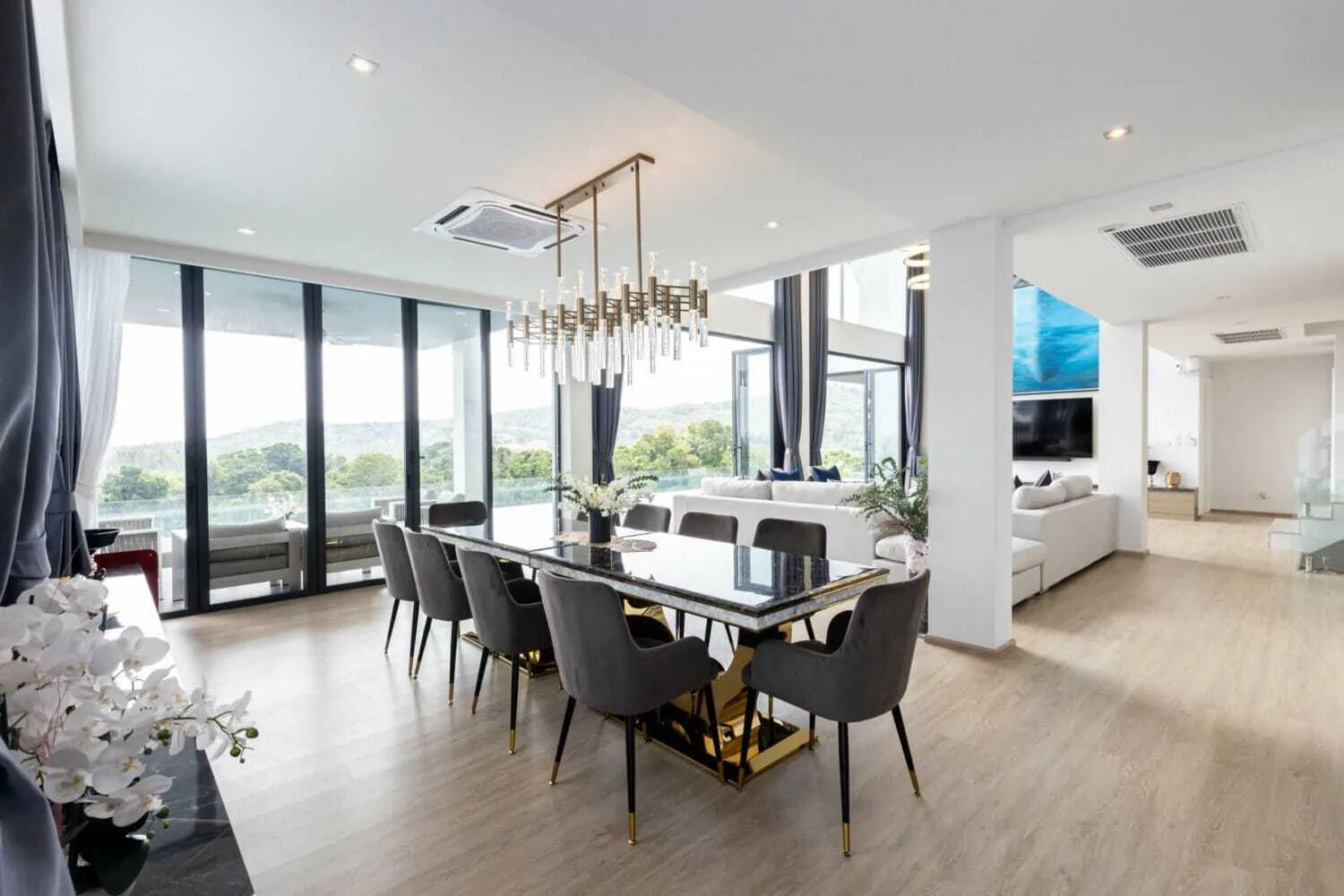 Modern Overlooking villa with 6 bedrooms for sale in Layan, Choeng Thale. — Thumbnail 2