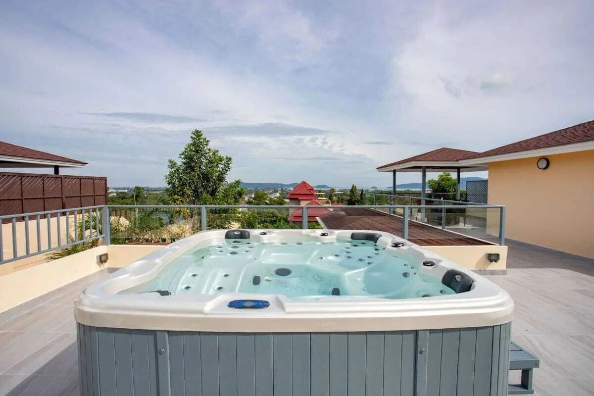 Sea View Villa with 4 bedrooms for rent in Chalong, Phuket — Thumbnail 5