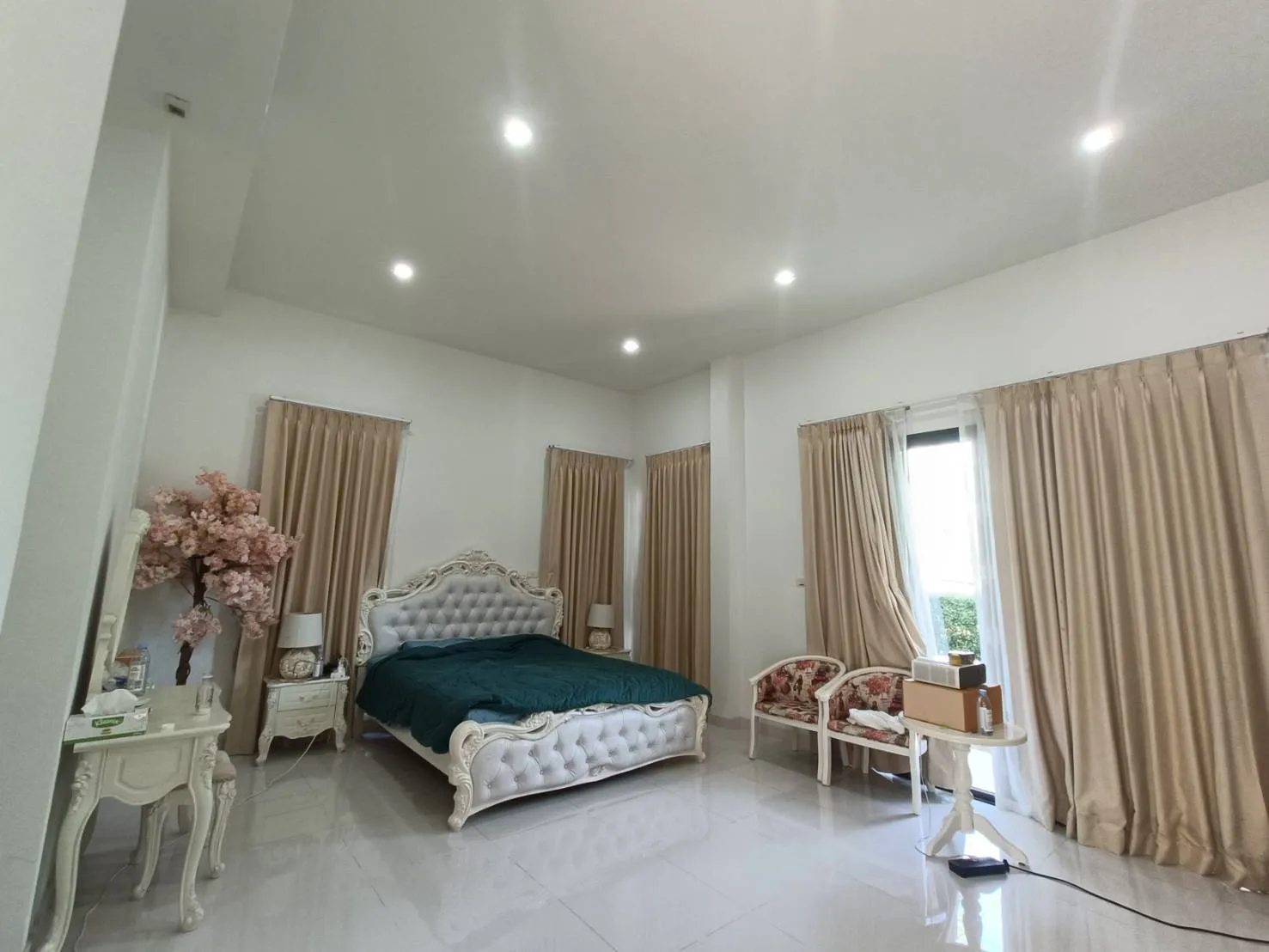 Large garden with mountain view – 4 bedroom for rent in Kathu — Thumbnail 10