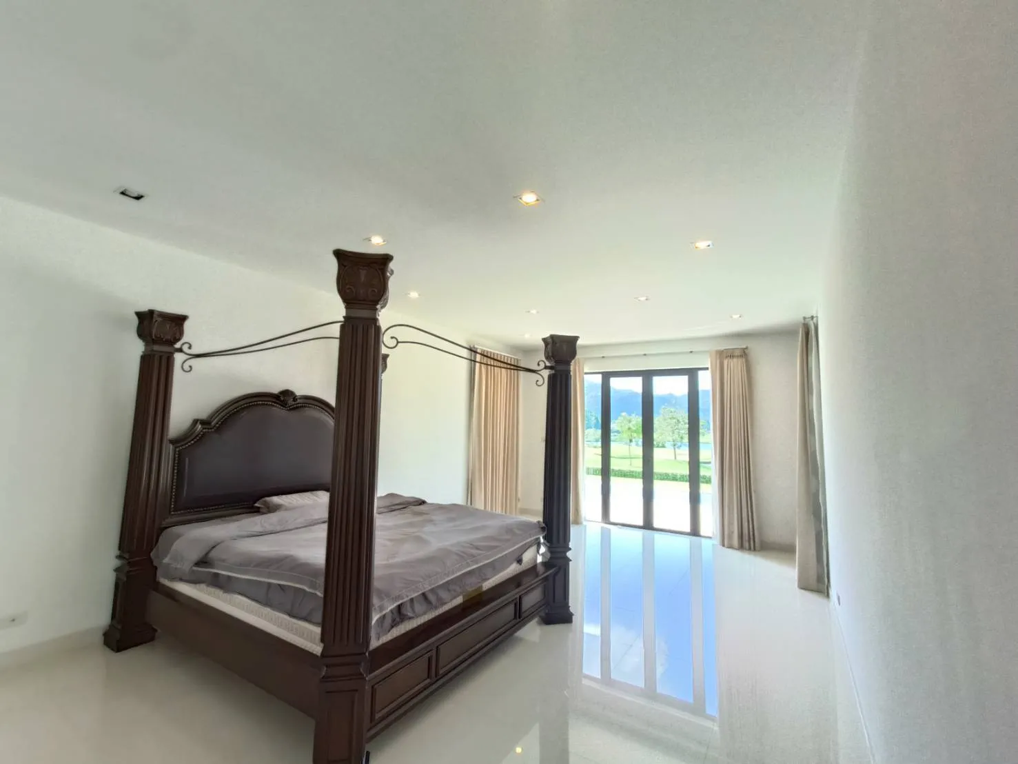 Large garden with mountain view – 4 bedroom for rent in Kathu — Thumbnail 12