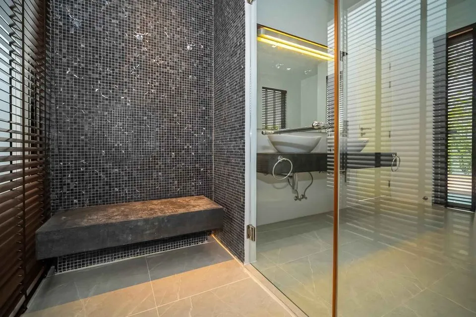 3 bedroom villa with private pool for rent in Choeng Thale — Thumbnail 3