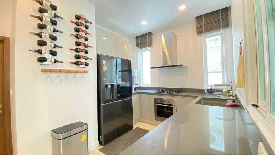 Beautiful 4 berooms with private pool for rent — Thumbnail 2