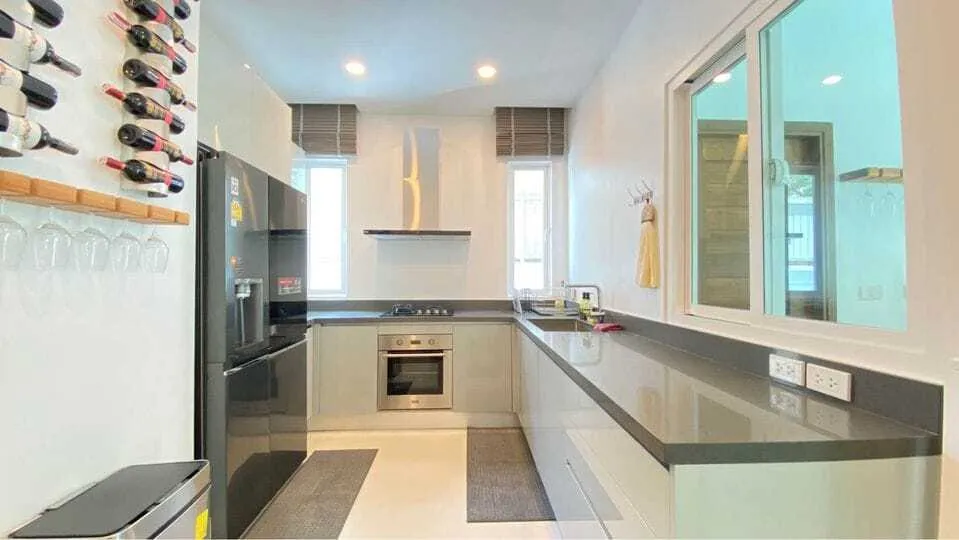Beautiful 4 berooms with private pool for rent — Thumbnail 7