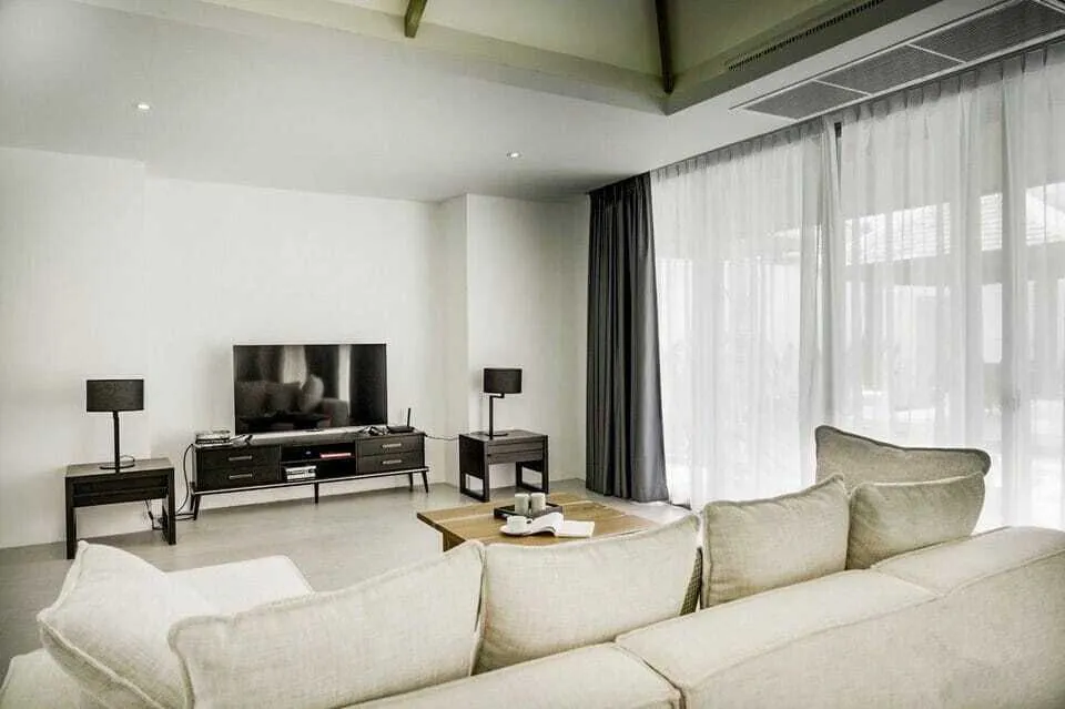 4 bedroom villa with private pool for rent in Choeng Thale — Thumbnail 18