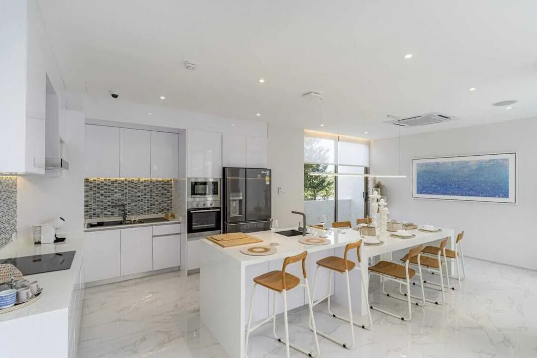 Luxury Pool Villa 4 Bedroom For Sale in Cherngtalay, Phuket — Thumbnail 17