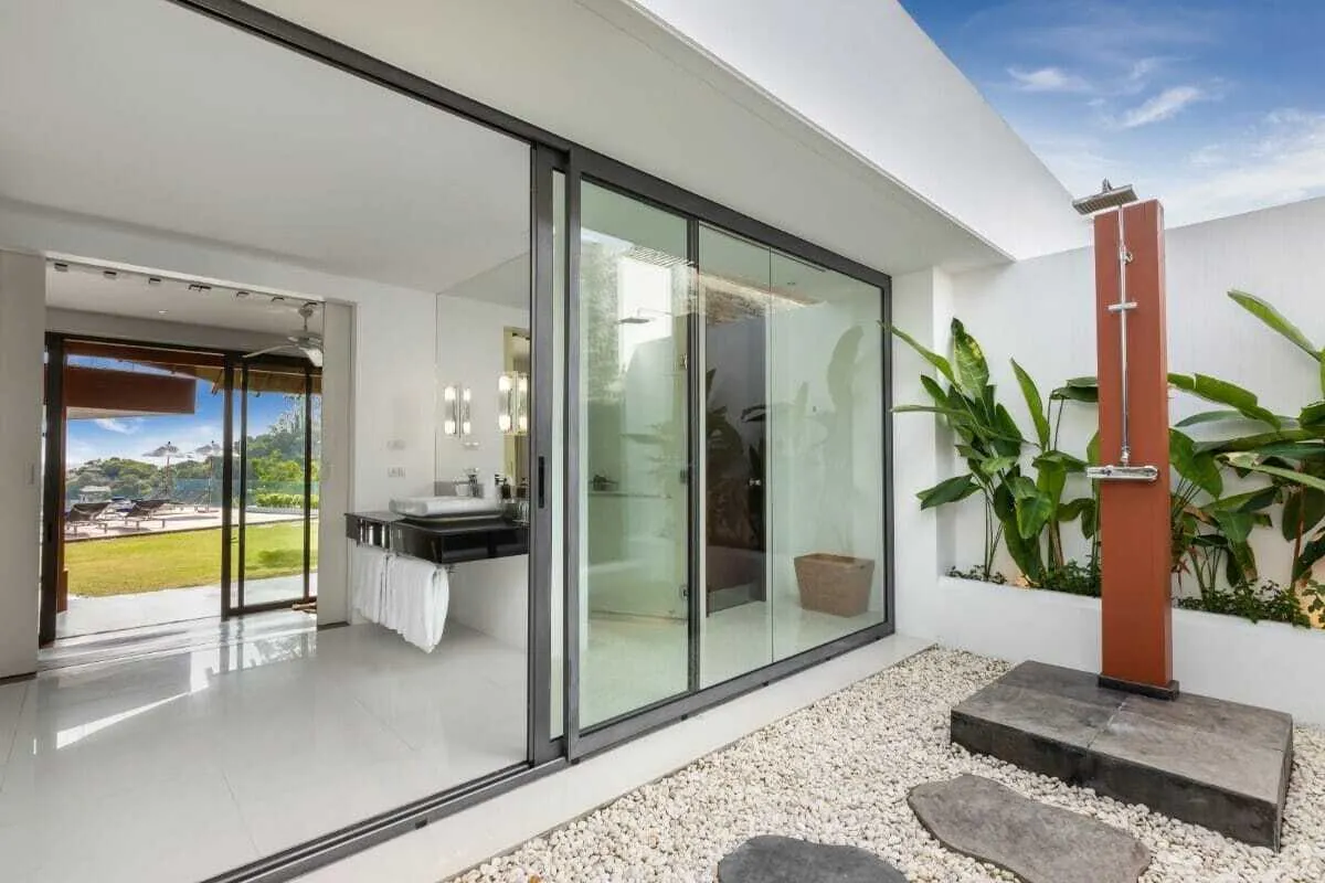 Oceanfront Villa 5 Bedroom For Sale in Kamala, Phuket — Thumbnail 3