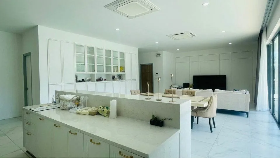 Luxury 4 bedroom villa with private pool for rent in Phuket — Thumbnail 6