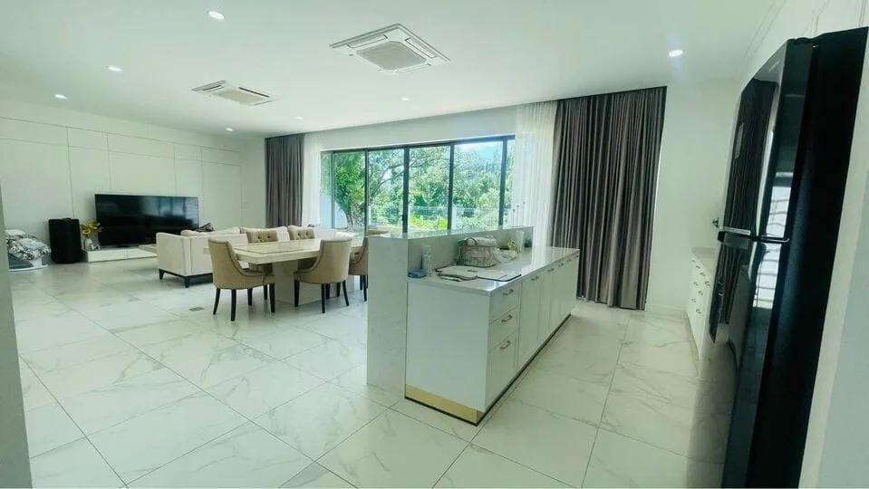 Luxury 4 bedroom villa with private pool for rent in Phuket — Thumbnail 8