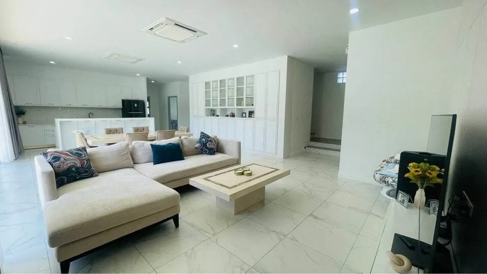 Luxury 4 bedroom villa with private pool for rent in Phuket — Thumbnail 9