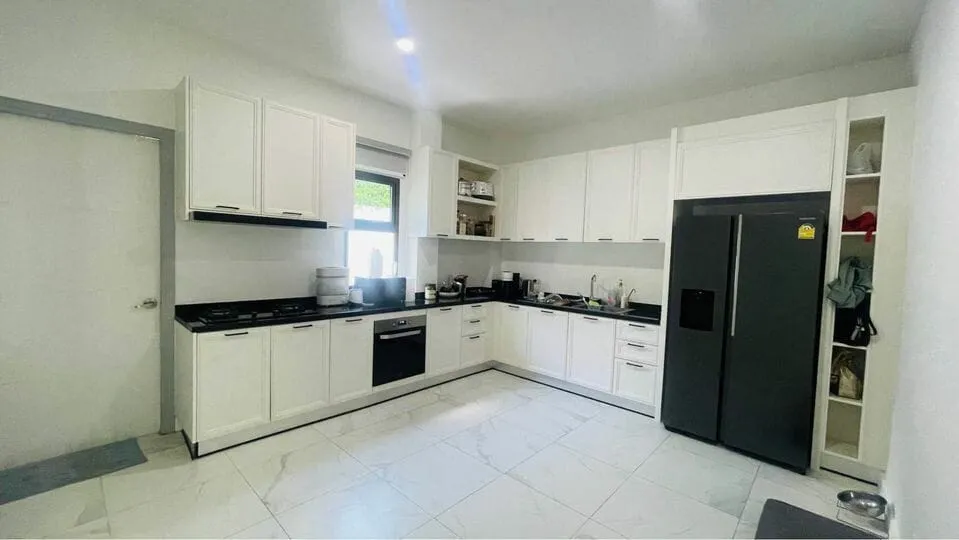 Luxury 4 bedroom villa with private pool for rent in Phuket — Thumbnail 11