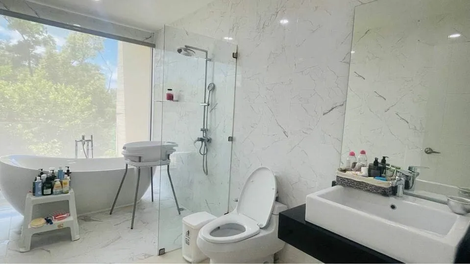 Luxury 4 bedroom villa with private pool for rent in Phuket — Thumbnail 19