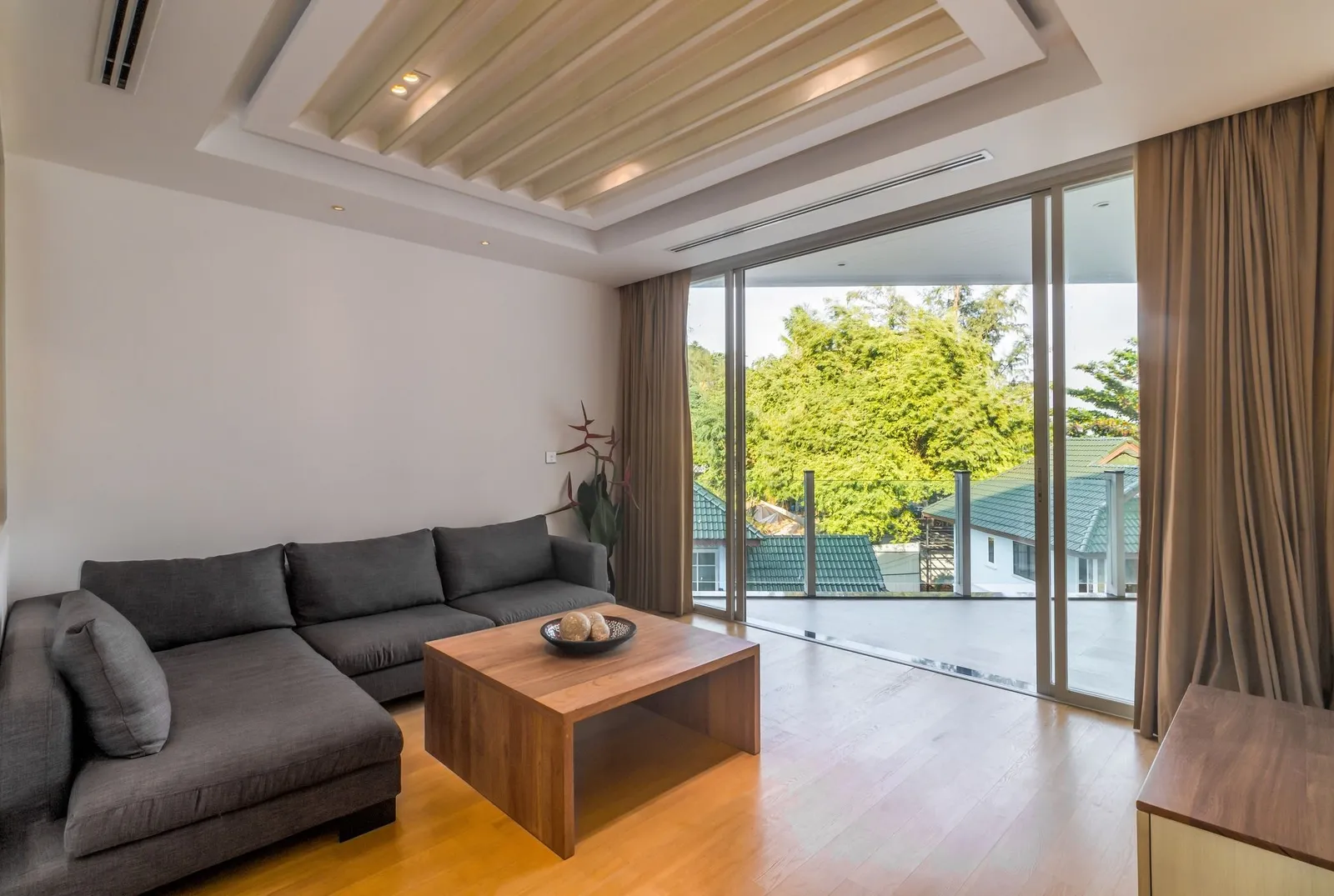 Beachfront 2-Bedroom Apartment for Rent in Bangtao – Prime Location & Stunning Views — Thumbnail 5