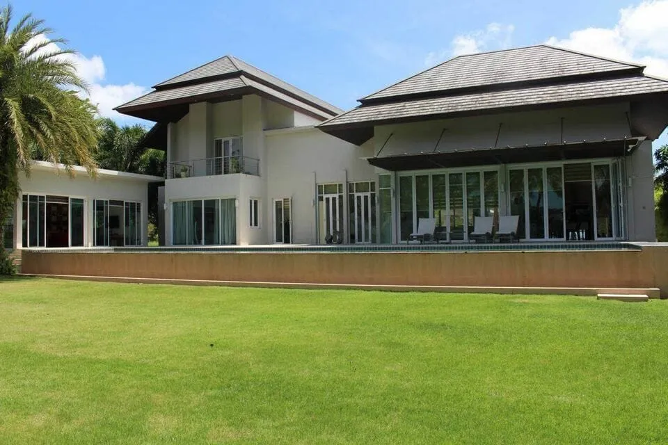 Large garden 4 bedroom villa with private pool for rent in Kathu — Thumbnail 7