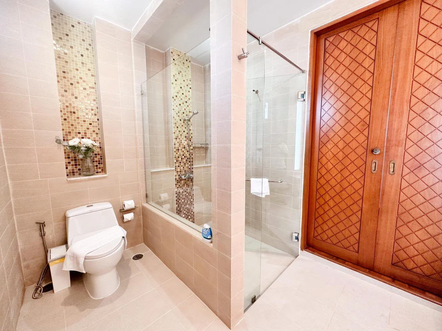 Stunning 4 Bedrooms Pool Villa For Rent , Cape Panwa, Phuket — Thumbnail 3