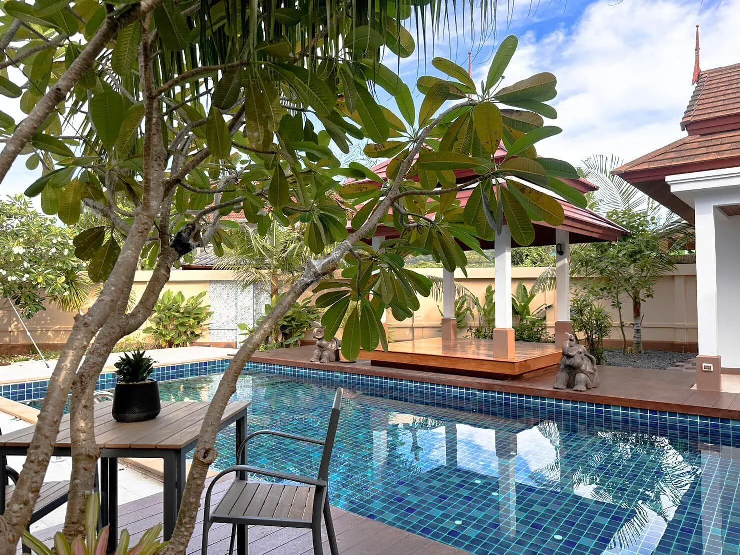 Stunning 4 Bedrooms Pool Villa For Rent , Cape Panwa, Phuket — Thumbnail 4