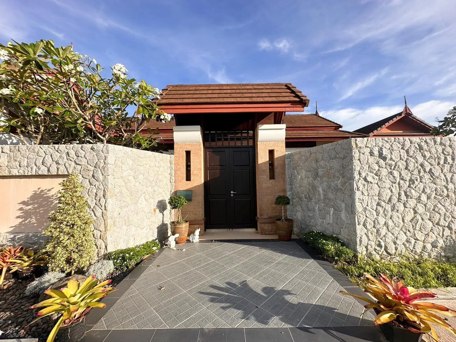 Stunning 4 Bedrooms Pool Villa For Rent , Cape Panwa, Phuket — Thumbnail 19
