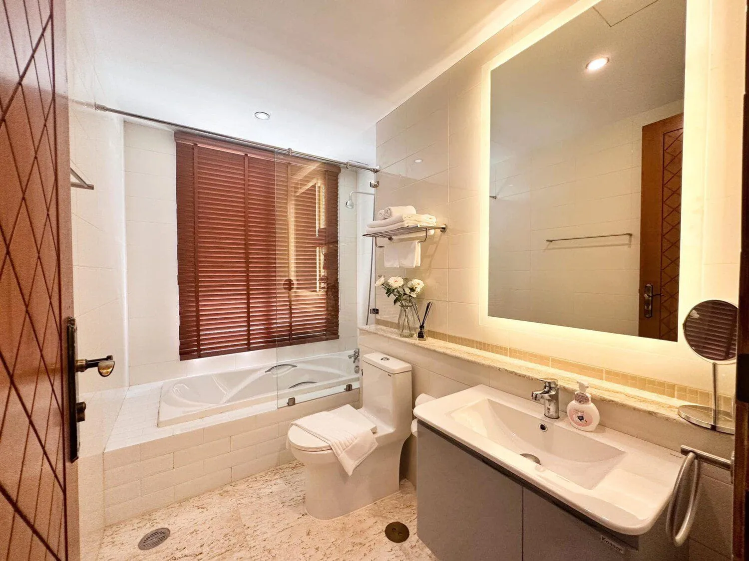 Stunning 4 Bedrooms Pool Villa For Rent , Cape Panwa, Phuket — Thumbnail 25