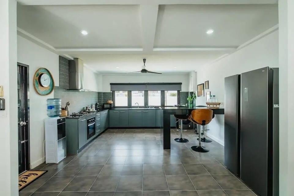 Private Pool Villa with 5 Bedrooms in Rawai Phuket — Thumbnail 10