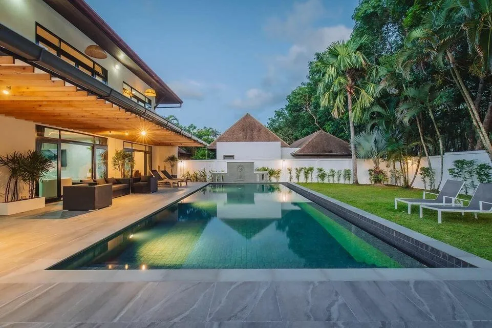 Private Pool Villa with 5 Bedrooms in Rawai Phuket — Thumbnail 12