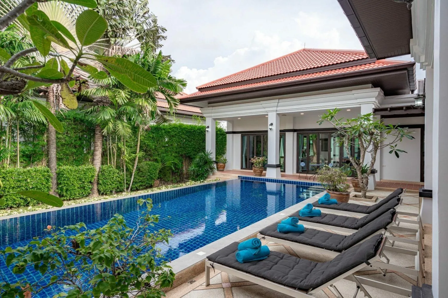 Luxury 4 bedroom villa for rent in Choeng Thale — Thumbnail 2