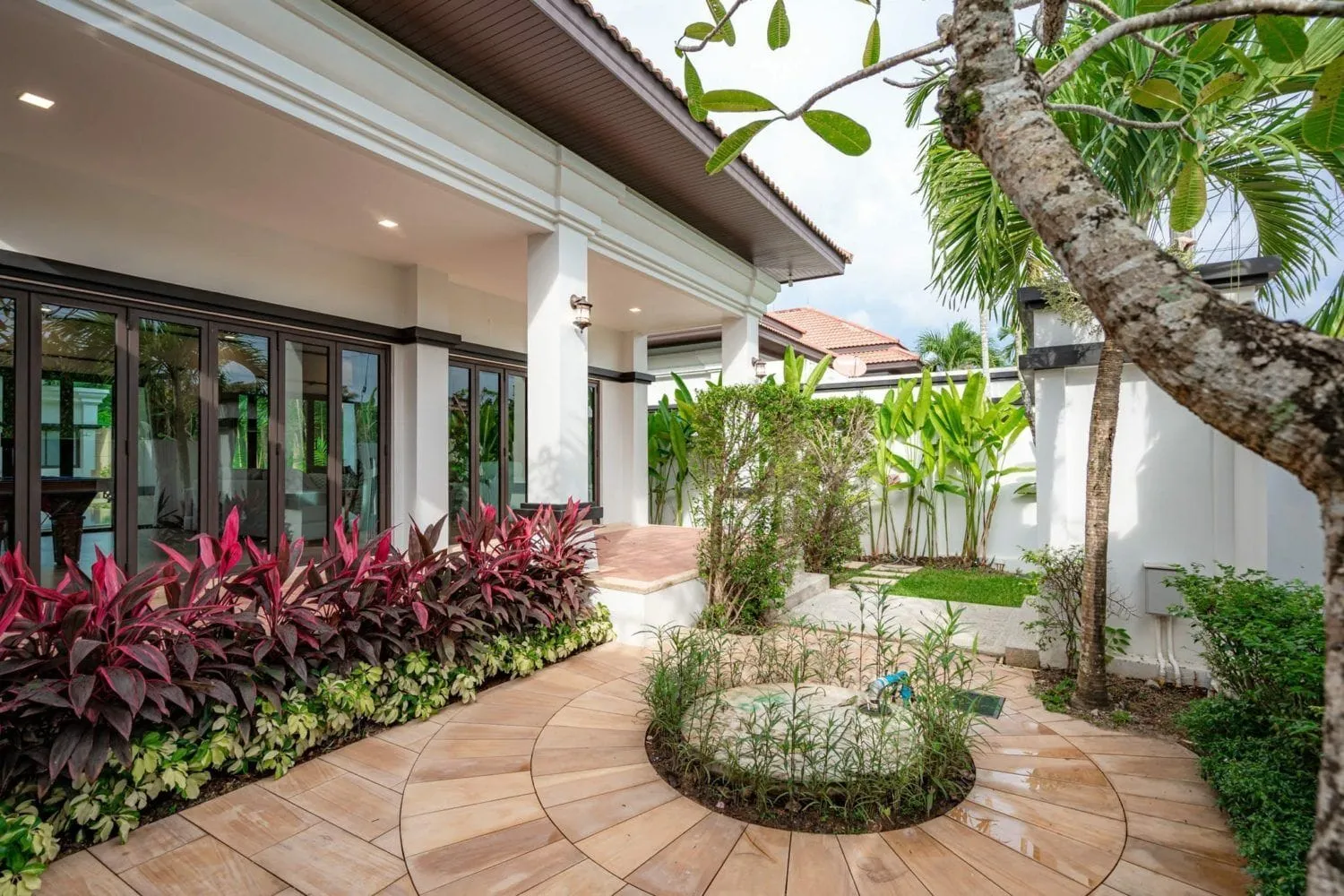 Luxury 4 bedroom villa for rent in Choeng Thale — Thumbnail 5