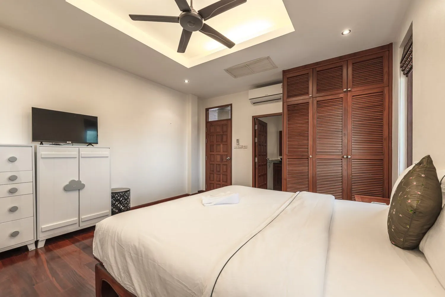 5Bedroom Pool Villa For Rent, Chalong, Phuket — Thumbnail 5